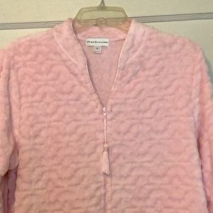 Miss Elaine mid length robe, Brand New with tags. Size Medium. Pink